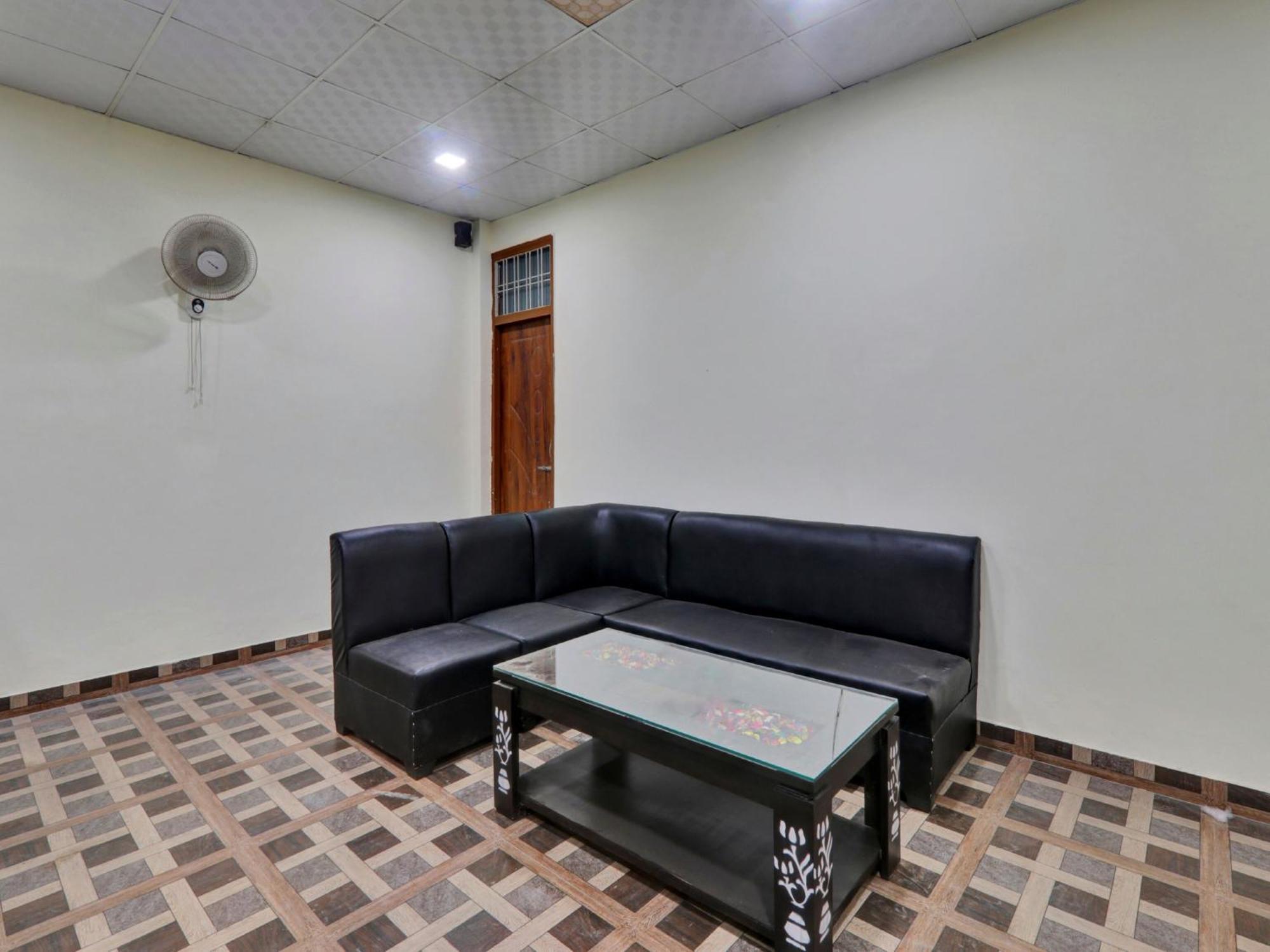 Hotel O Aradhya Galaxy Bhauli Buitenkant foto